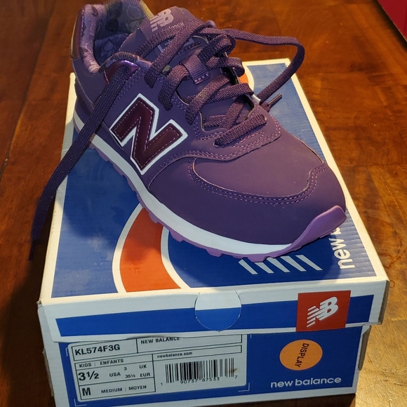 New balance - Picture 2 of 2